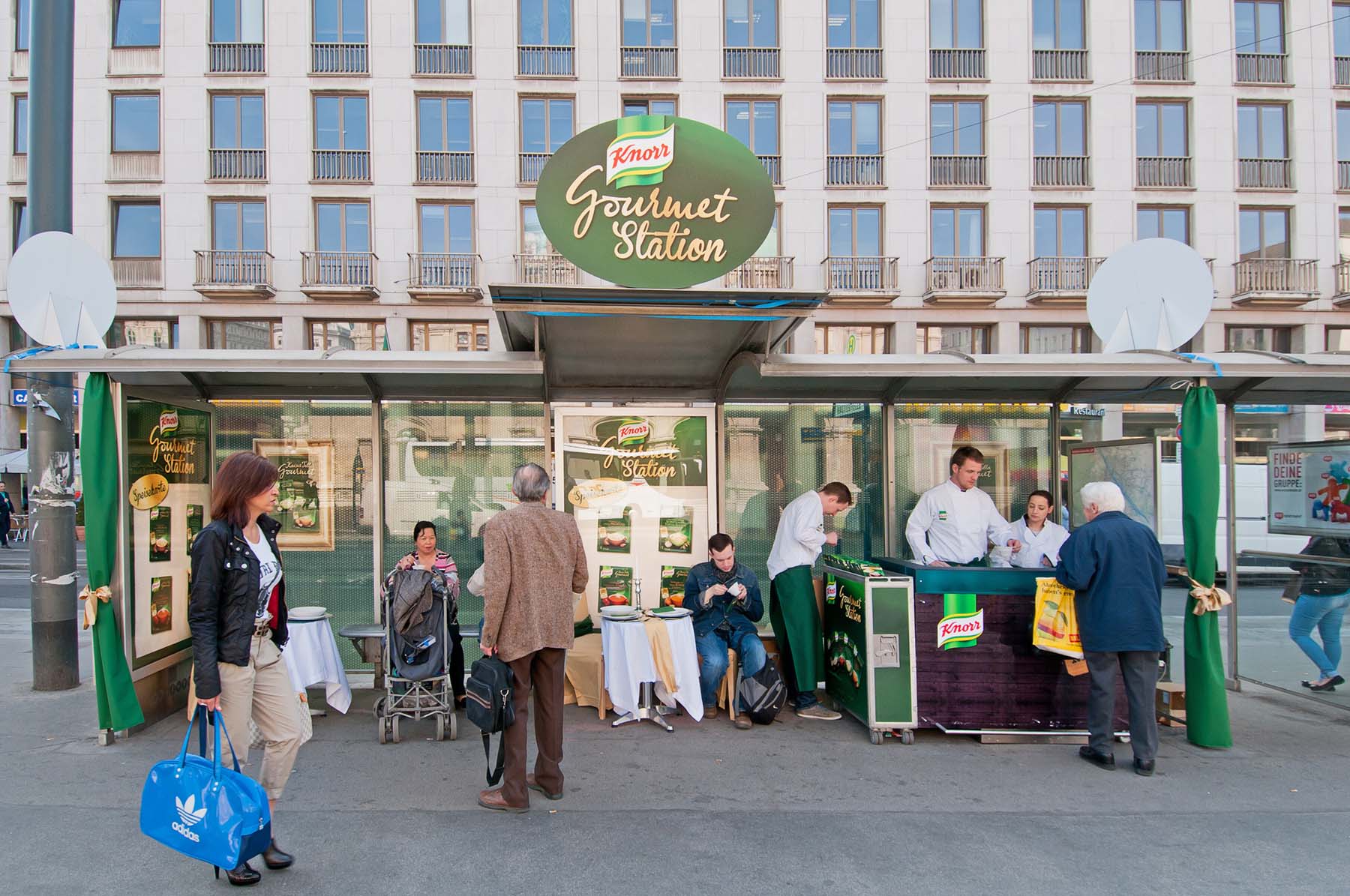 KNorr Gourmet Station Guerilla Marketing Division4 Wien Alex Zoubek